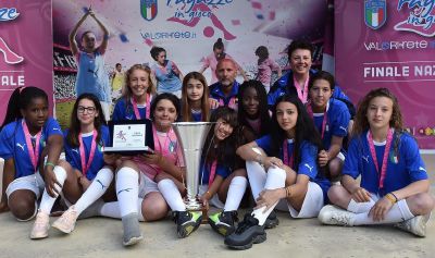 Dieci studentesse della Gobetti campionesse italiane di calcio