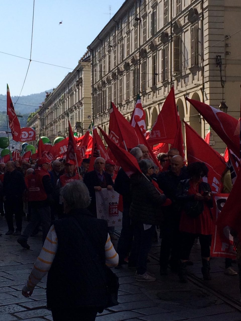Primo maggio a Torino, manifestazione ad alta tensione con i No Tav