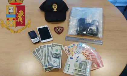 Viaggiava sul treno senza biglietto, con una bimba.. e con la droga