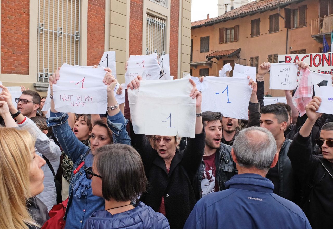 Salvini contestato a Settimo: “Mio figlio portato via con la forza” IL VIDEO