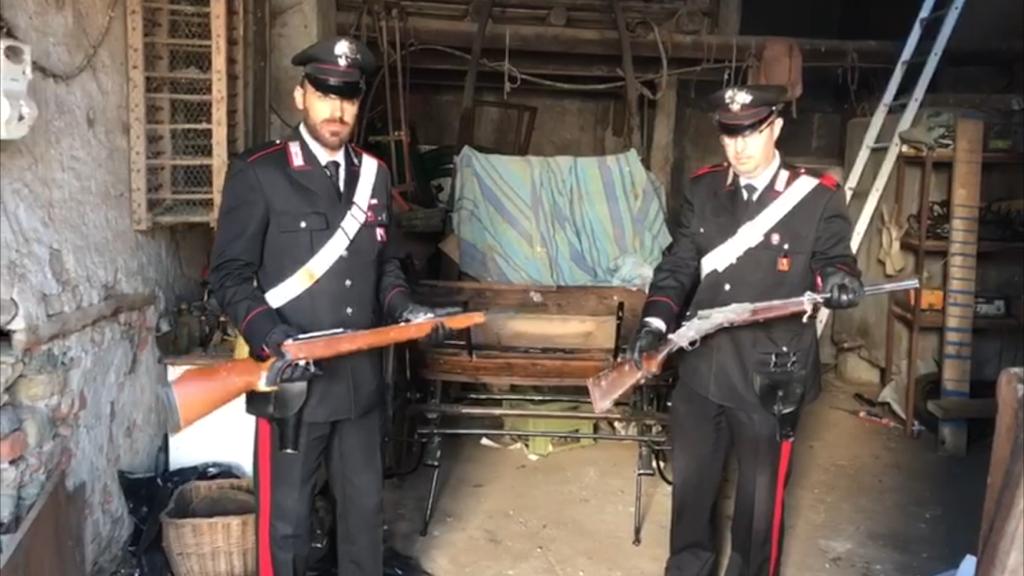Scoperto casolare di oggetti rubati, ci sono anche armi VIDEO E FOTO