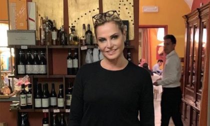 Simona Ventura a cena con gli amici a Chivasso LE FOTO