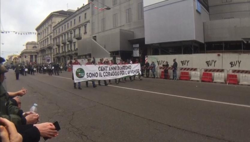 Adunata Alpini a Milano, la sfilata delle Penne Nere I VIDEO