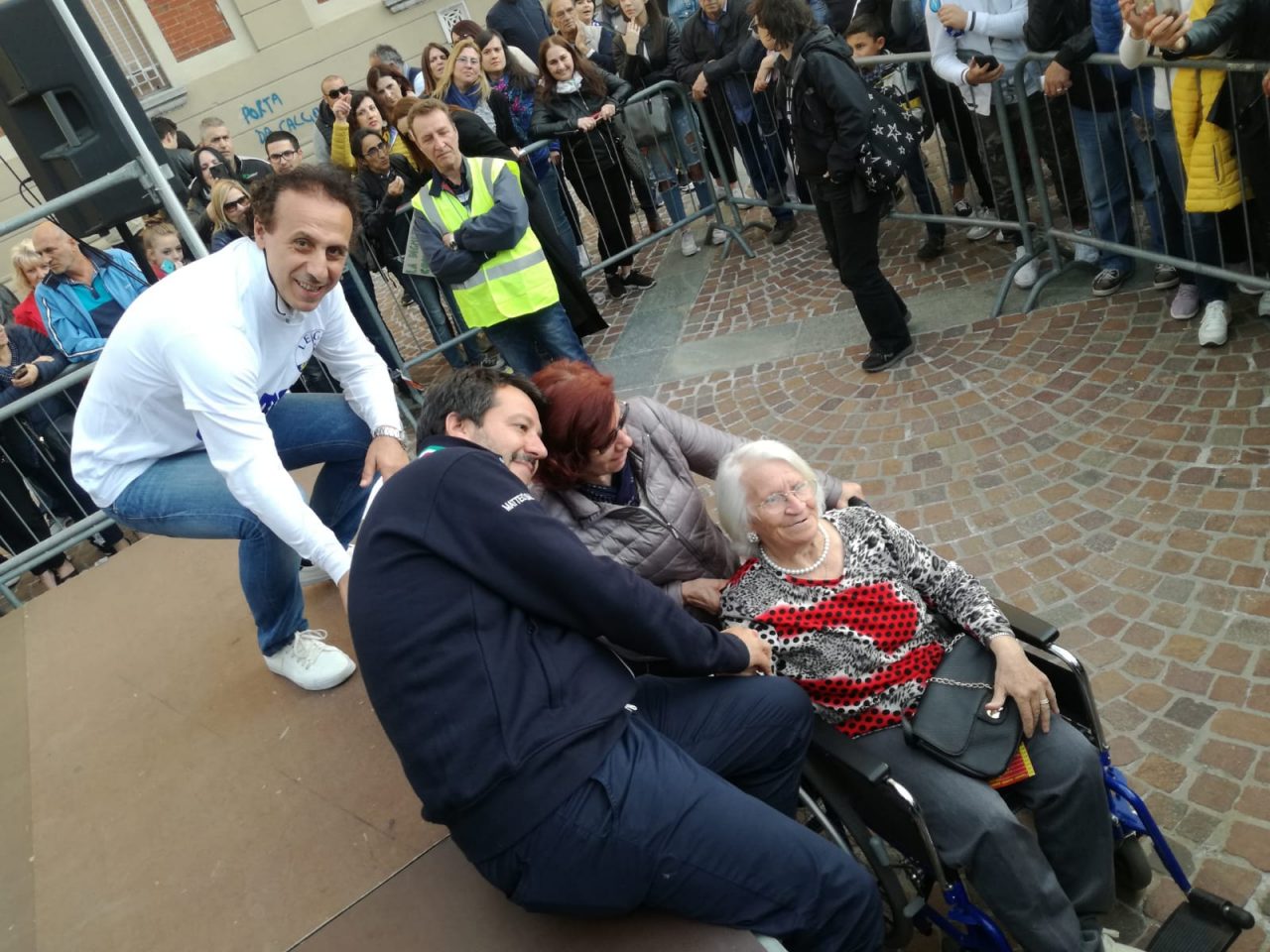 In coda per un selfie con Salvini