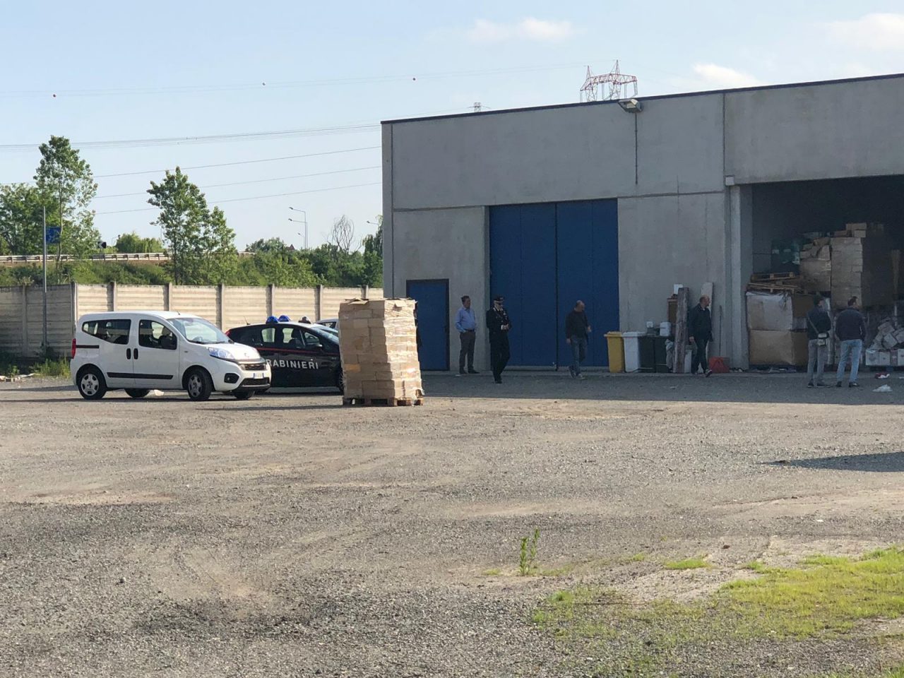 Alimenti scaduti sequestrati a Verolengo, al via la distruzione