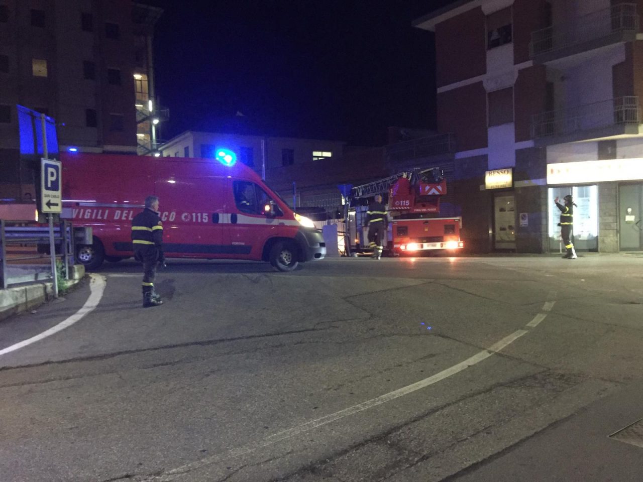 Minaccia di buttarsi giù dall’ospedale di Chivasso LE FOTO