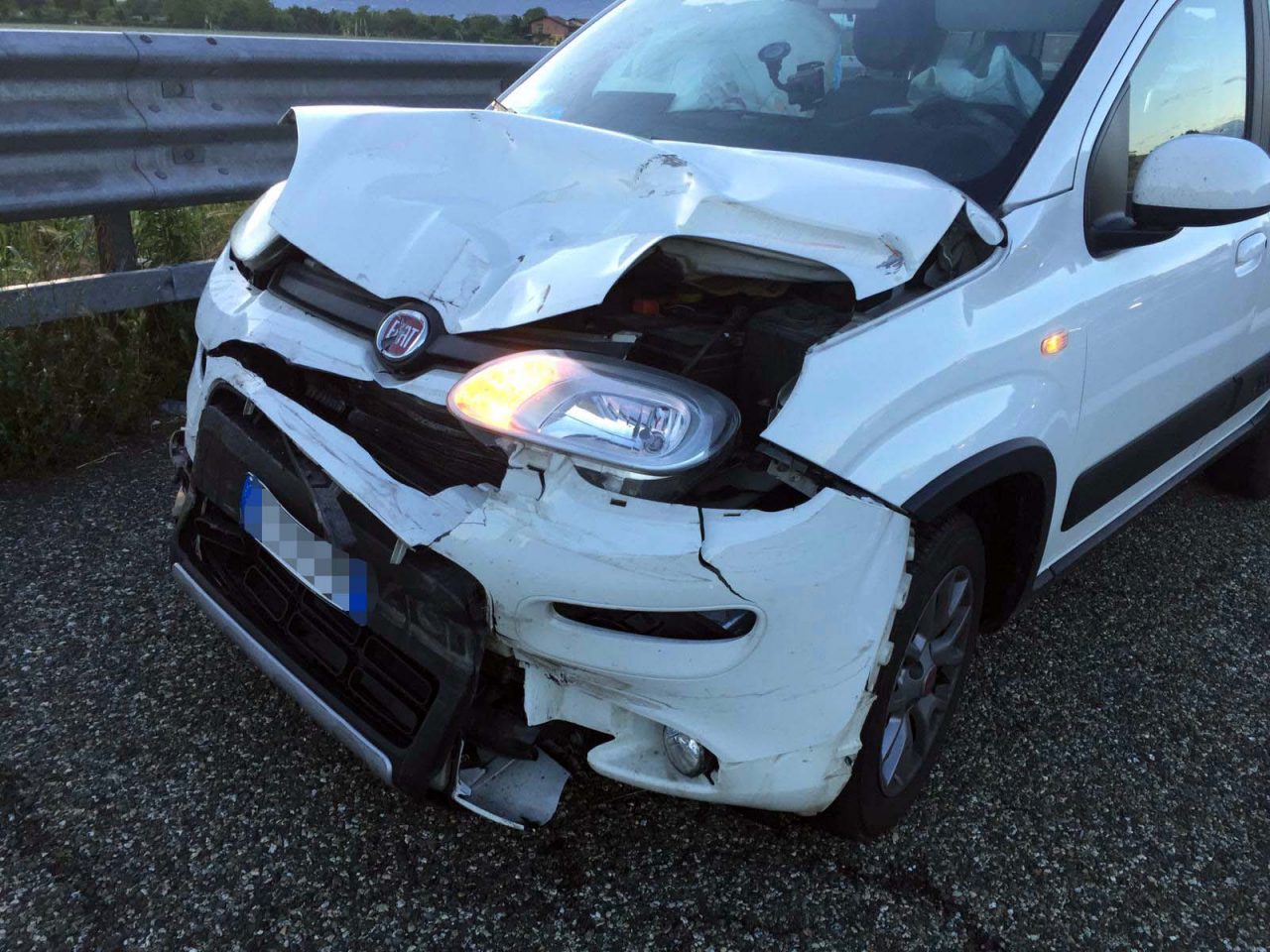 Tampona una cisterna in autostrada, automobilista in ospedale.