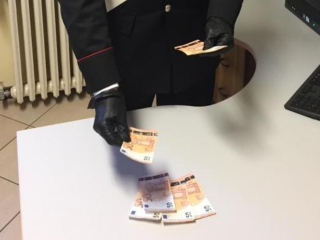 Neo maggiorenne di Livorno aveva 400 euro falsi, denunciato