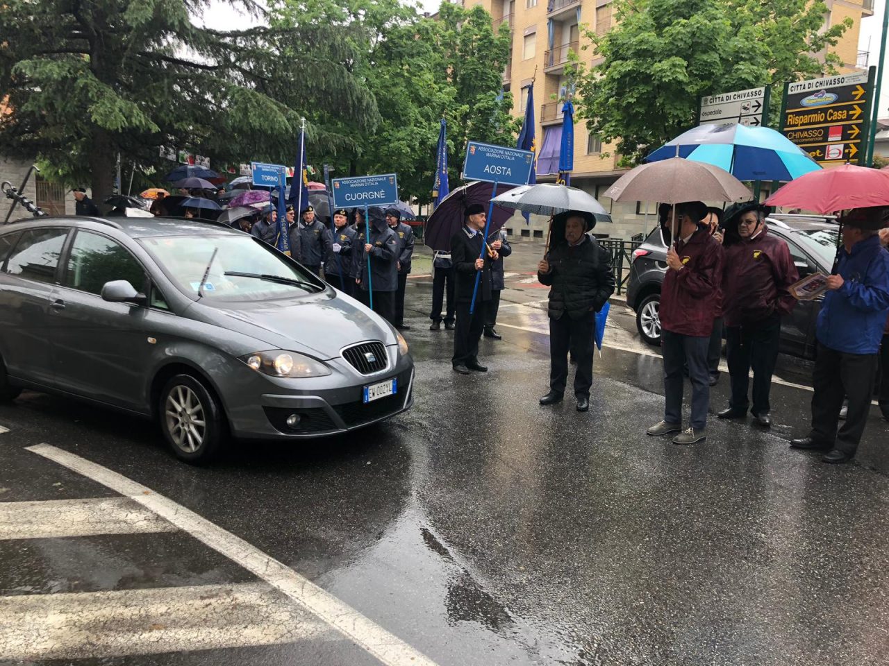Chivasso marinai, il corteo parte in ritardo perchè non ci sono i vigili
