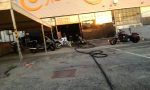 Incendio nel negozio di moto Custom davanti a Panorama LE FOTO