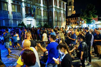 La tempesta non travolge la Street Parade