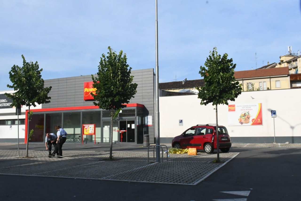 Muore investita nel parcheggio del Penny Market