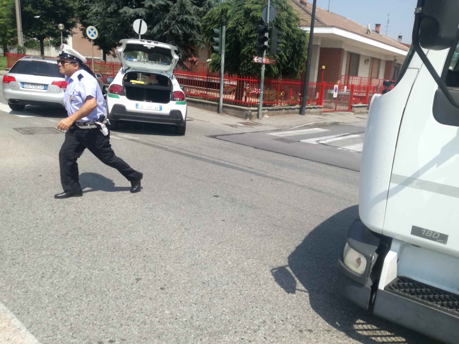 Incidente furgone contro moto in corso Piemonte a Settimo