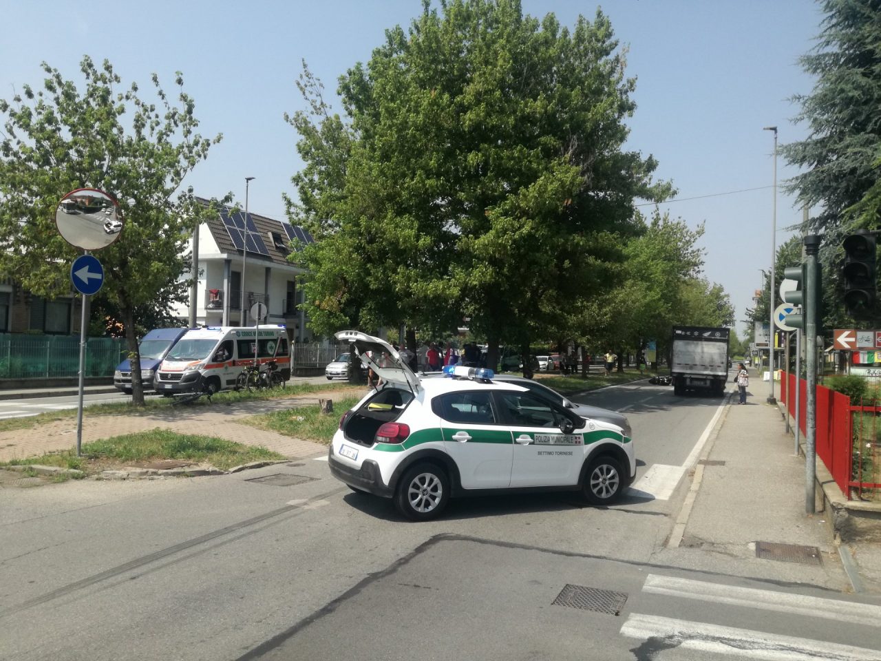 Incidente furgone contro moto in corso Piemonte a Settimo