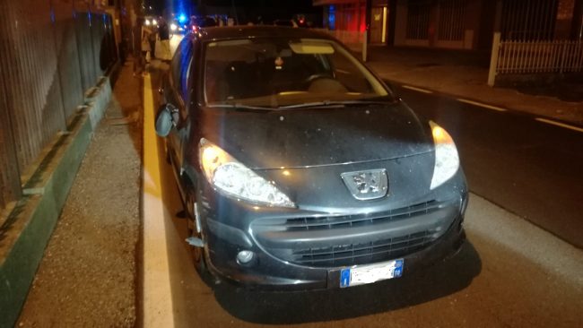 Ragazza a passeggio investita da un’auto, è grave