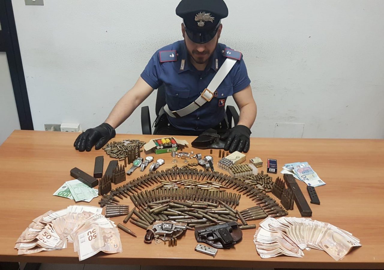 Armi illegali e refurtiva, un arresto a Gassino