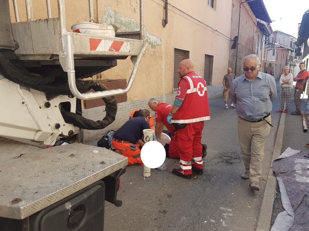 Operaio si accascia a terra e muore a Chivasso