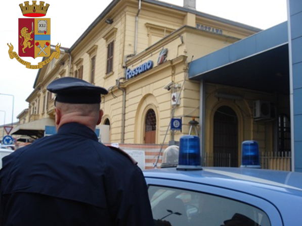 Polizia in stazione, controllate persone e bagagli