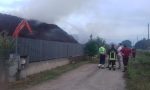 Vasto incendio in un deposito di cippato