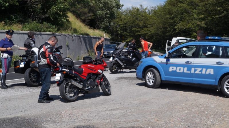 Motociclista da record: perde 56 punti della patente in pochi minuti