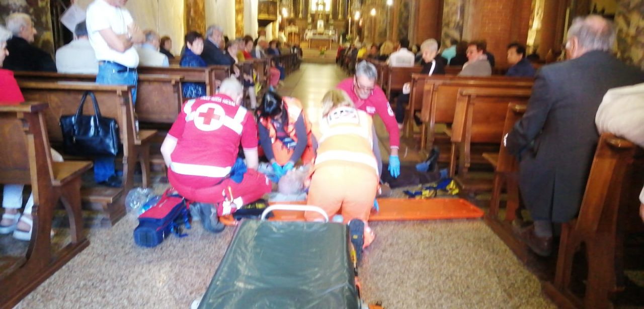 Uomo colto da infarto durante la Messa in duomo a Chivasso