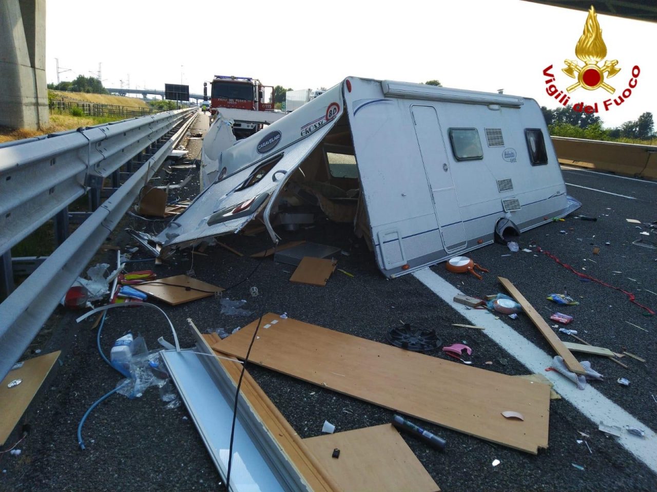 Tamponamento lungo l’autostrada A4, distrutta una roulotte LE FOTO