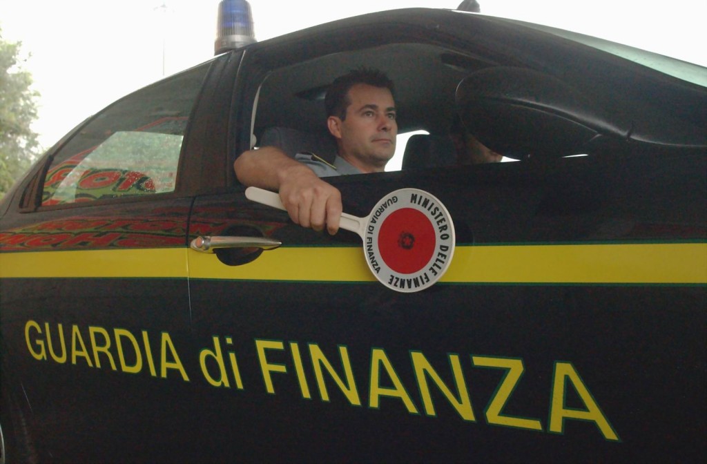 Favorivano l’immigrazione clandestina, sette arrestati