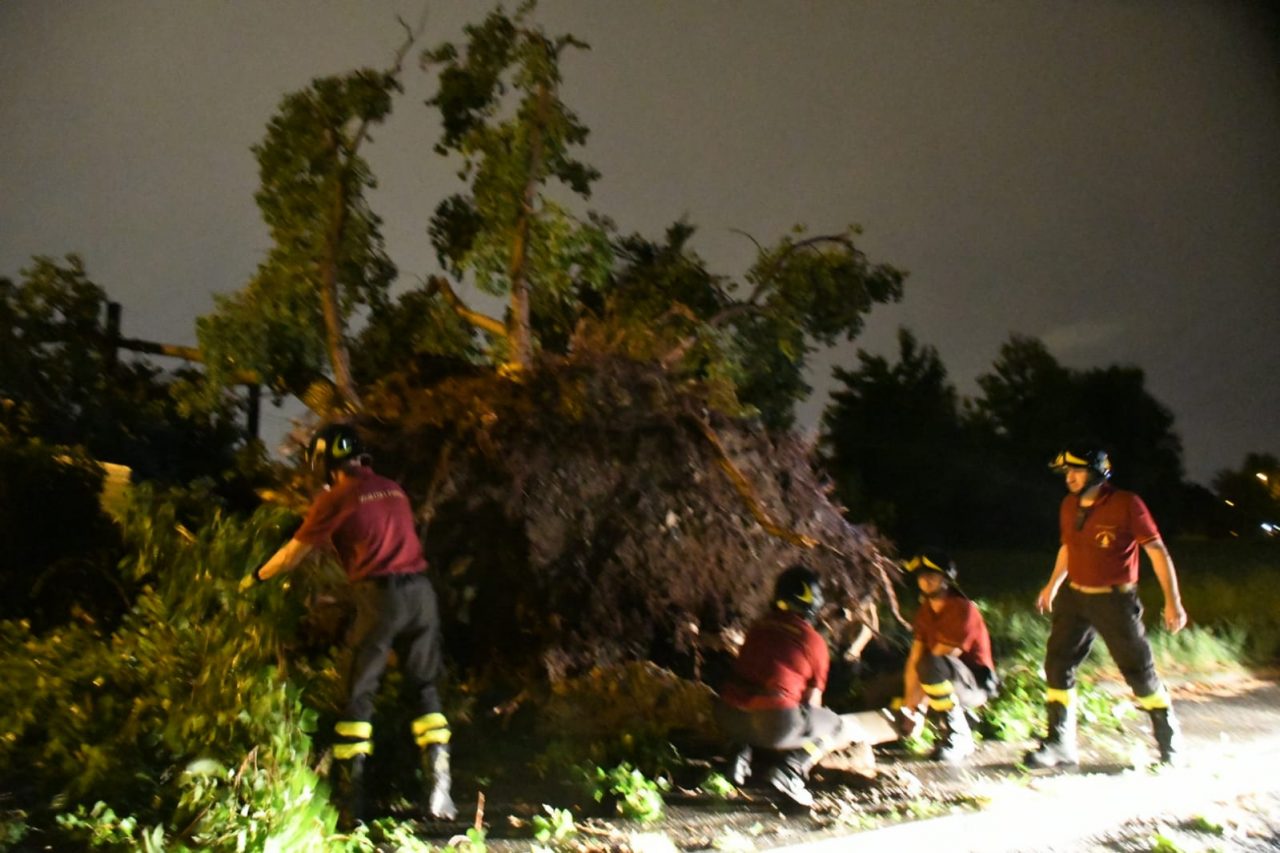 Maltempo in provincia, 150 interventi per i vigili del fuoco LE FOTO