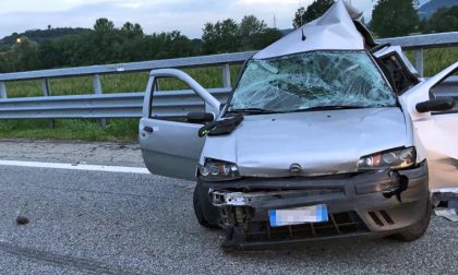 Tir travolge auto, morta una donna: uno dei figli in codice rosso