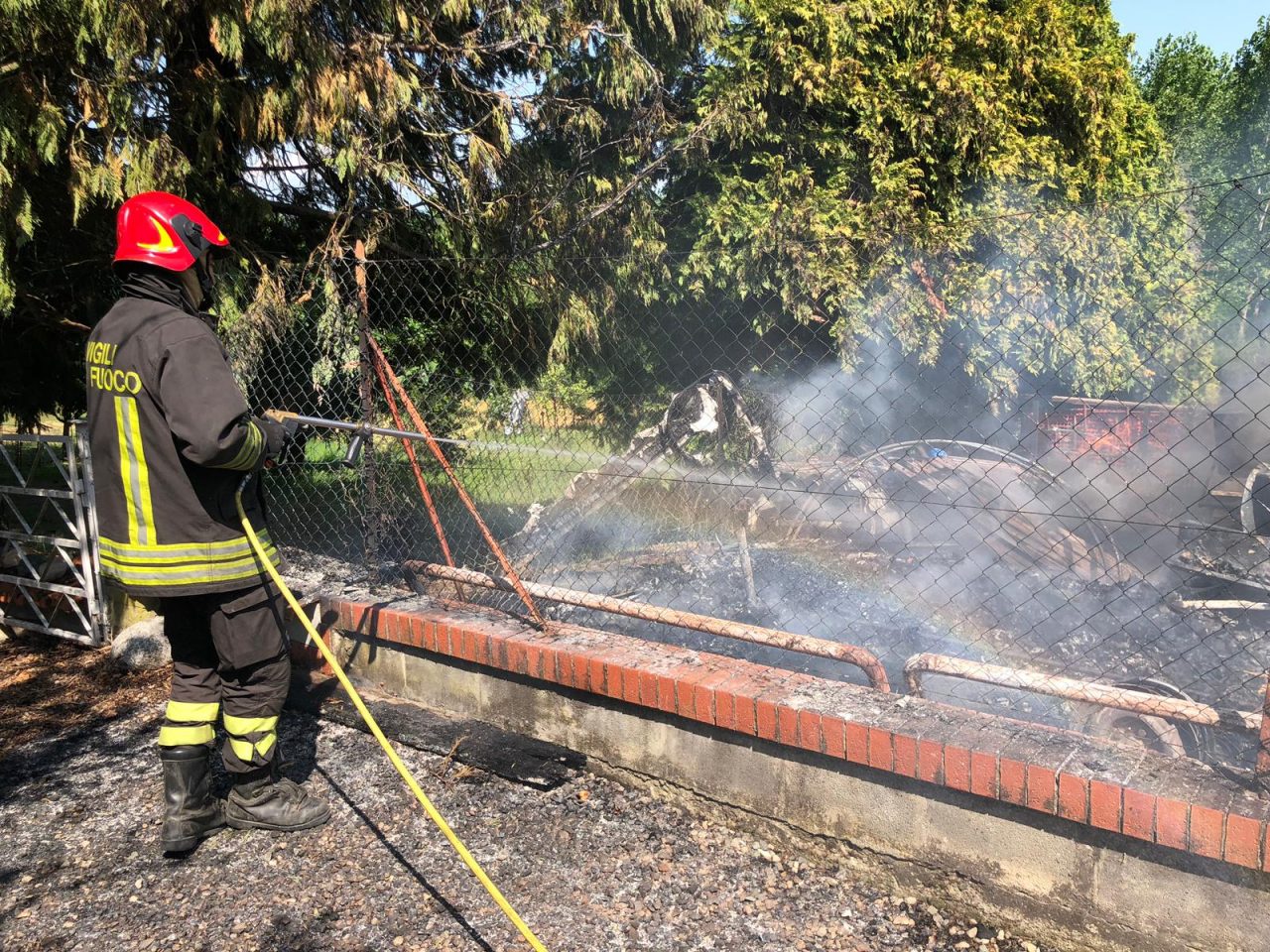 Incendio roulotte a Cavagnolo LE FOTO