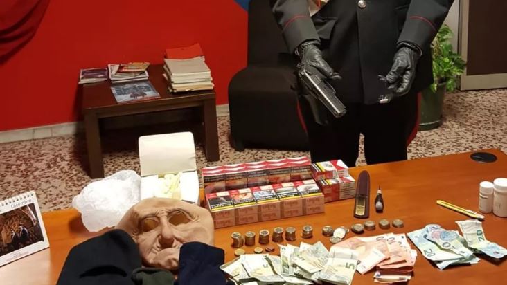 Maschere in lattice e pistole: arrestati i due rapinatori seriali