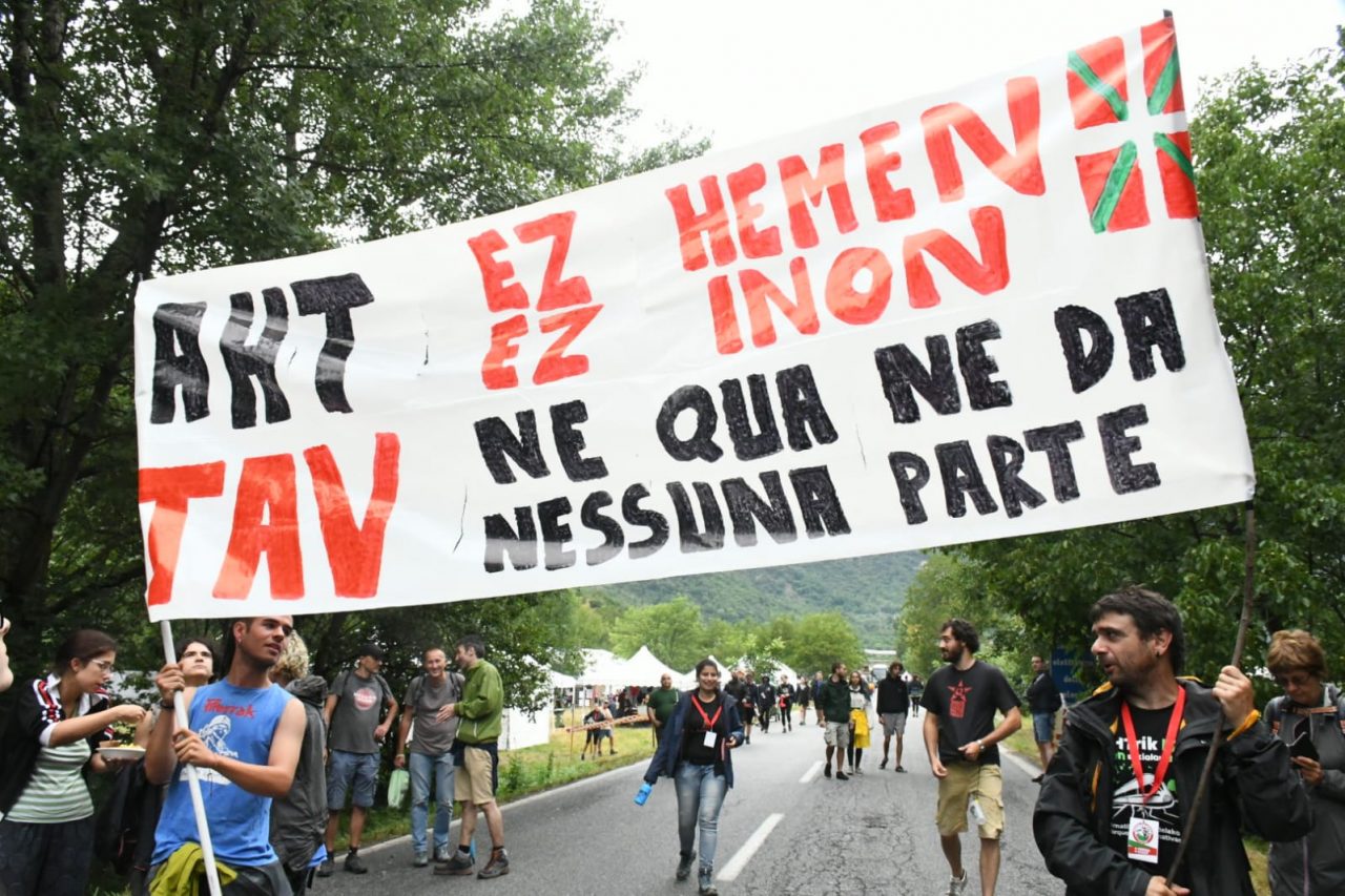 No Tav, le prime reazioni della politica. Sono gli esponenti di Fratelli d'Italia i primi a intervenire sugli attacchi al cantiere di Chiomonte.
