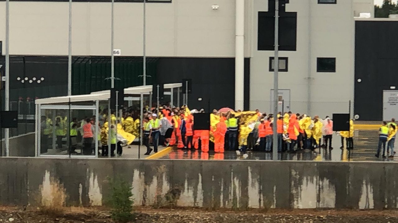 Incendio ad Amazon a Torrazza- Le foto