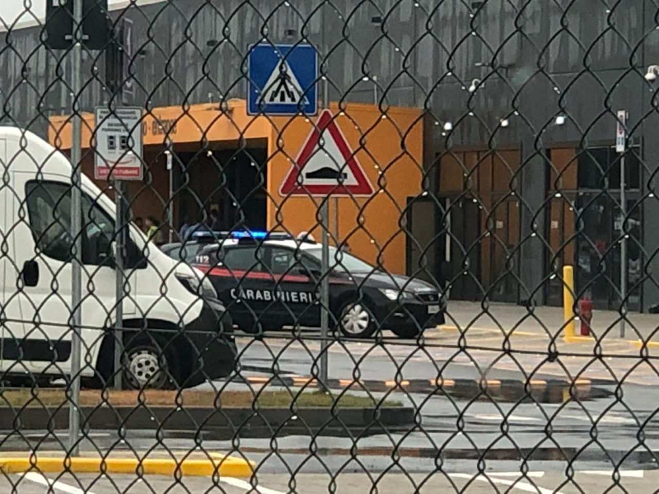 Spari ad Amazon Torrazza, dubbi sulla rivendicazione anarchica