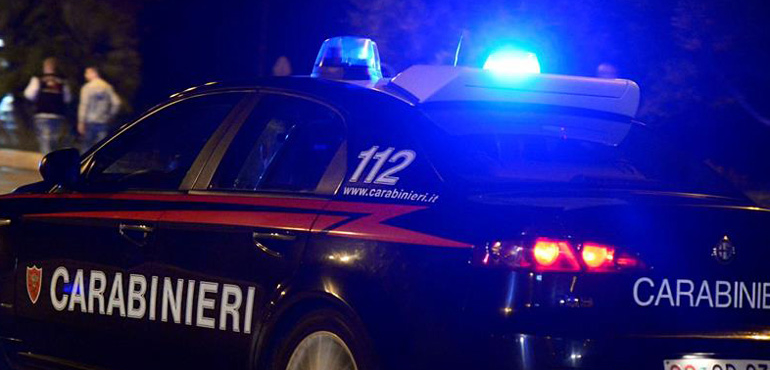 Badante ubriaca picchia anziana, arrestata | VIDEO