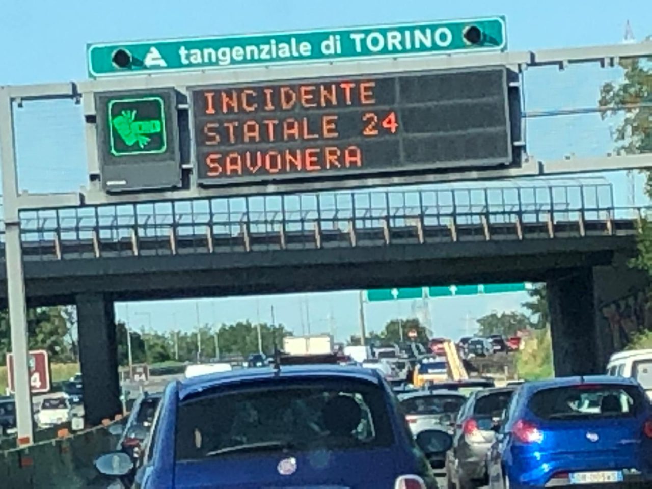 Incidente sulla tangenziale per Torino: coinvolte 5 auto