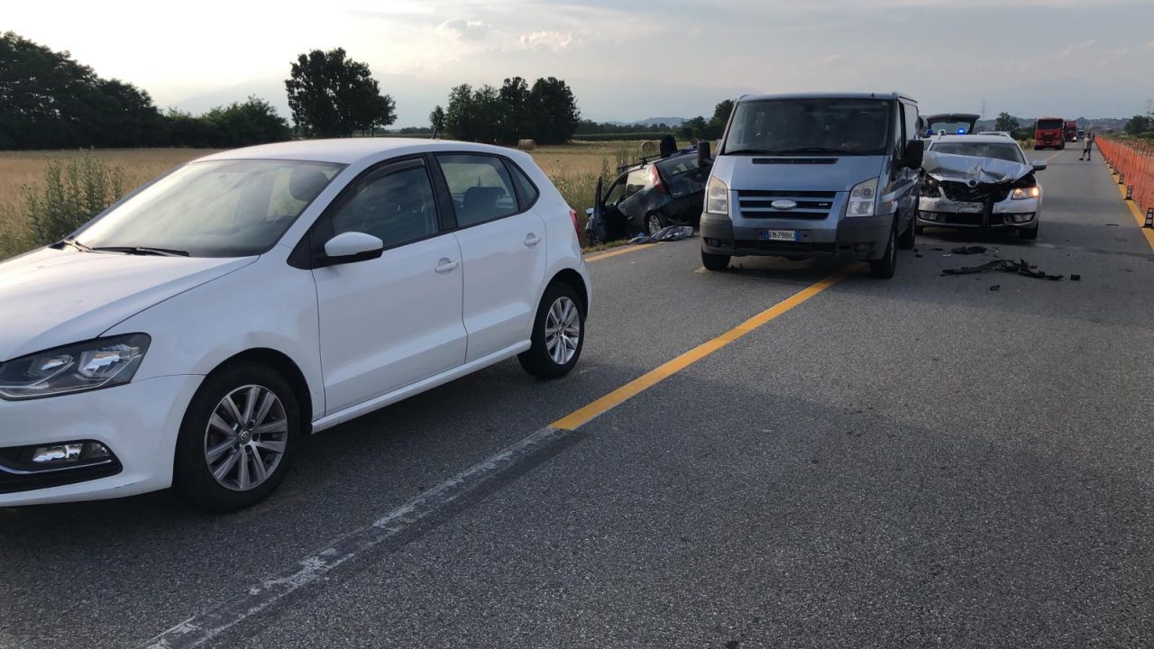 Tamponamento a catena tra Chivasso e Caluso, chiusa la statale 26