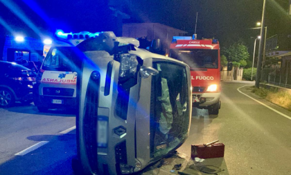 Auto si ribalta, madre e figlia ferite