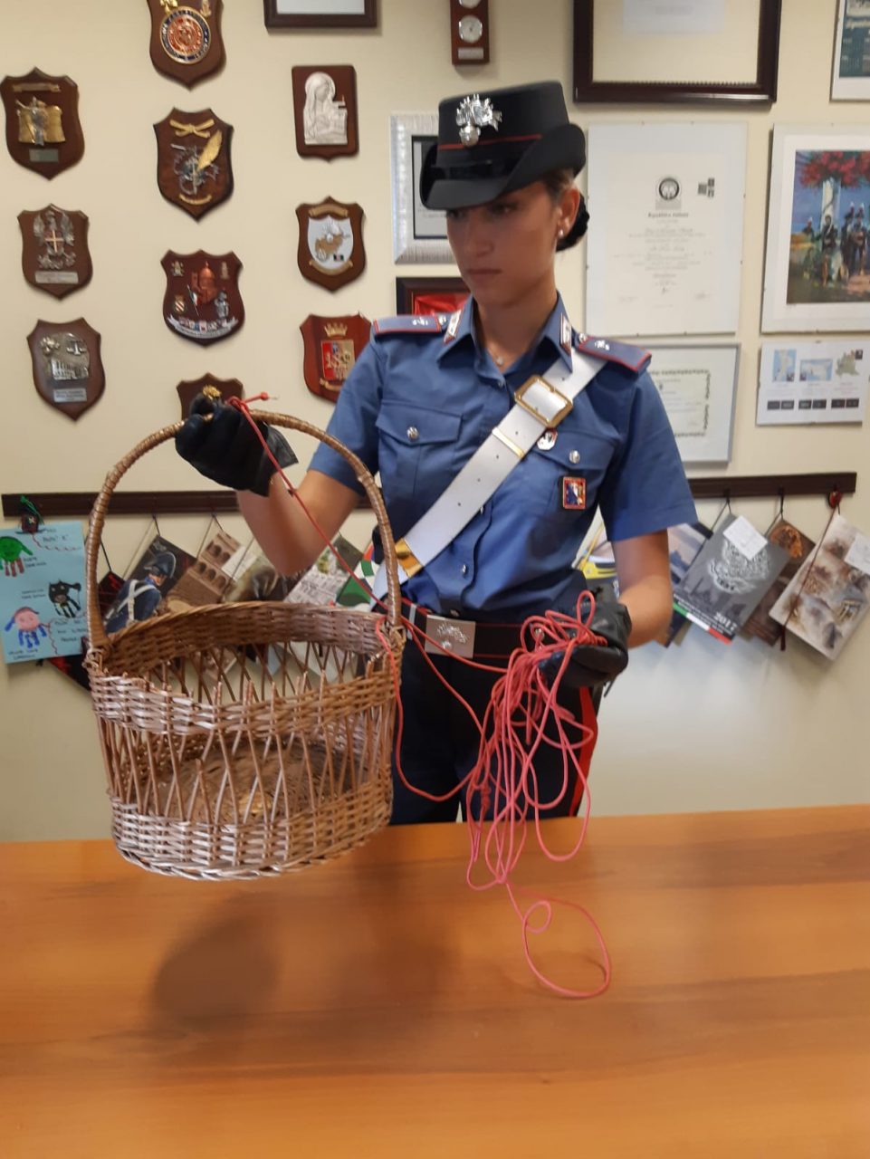 Droga calata con paniere: quattro arresti