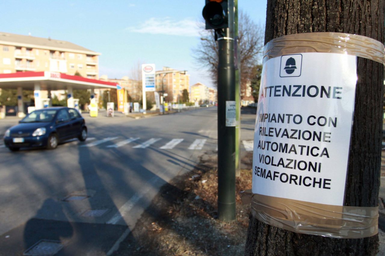 Attenzione automobilisti: i semafori T-Red entrano in azione