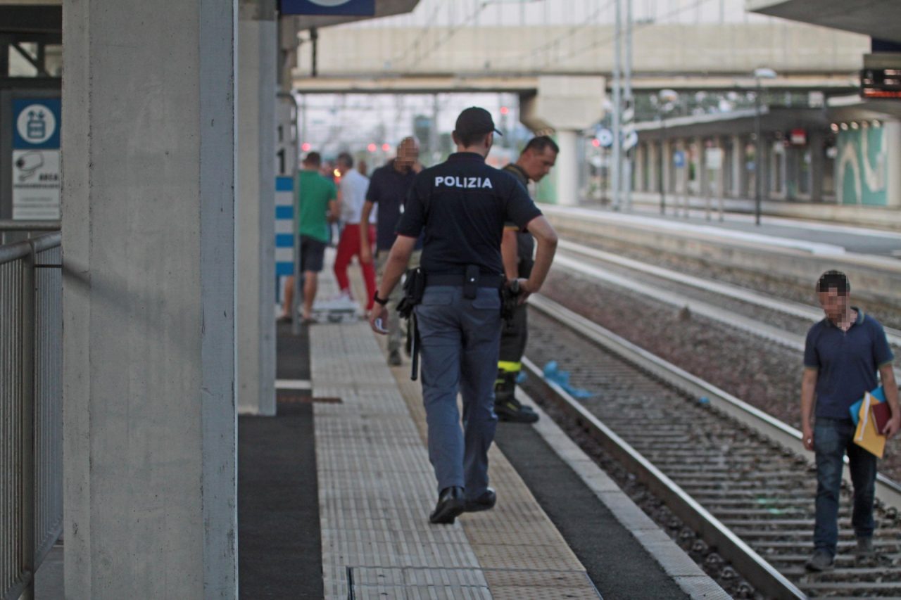 Ragazzo morto alla stazione, la vittima non ha ancora un nome