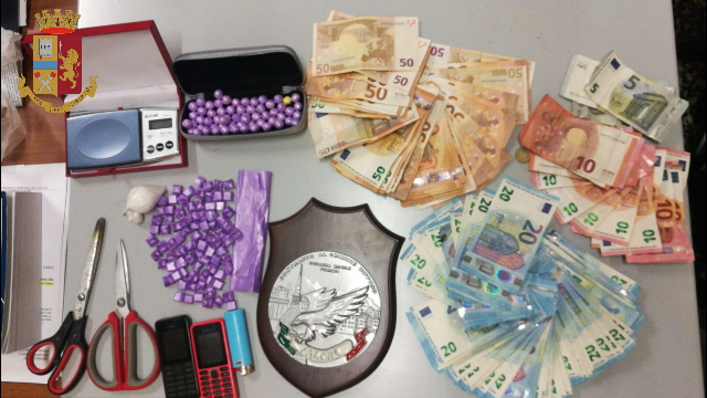Lotta alla droga, arrestati due pusher