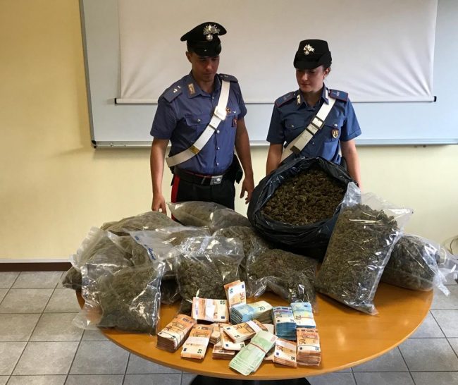 Scoperto bunker della droga a Lauriano ieri sera, martedì 20 agosto dai carabinieri della compagnia di Chivasso, in collaborazione con i colleghi della Stazione di Casalborgone e della stazione forestale di Chivasso.
