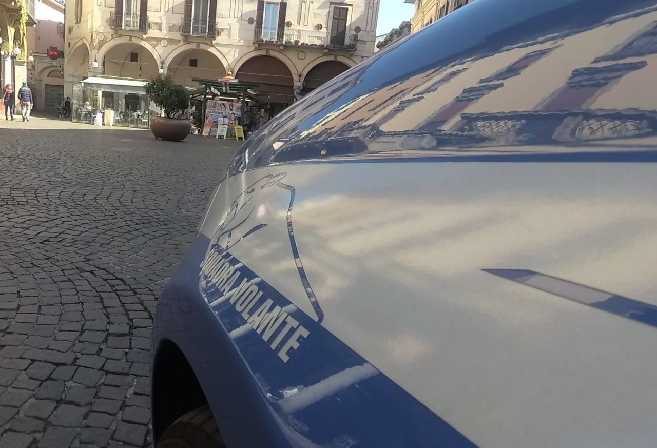 Droga in macchina, in manette un giovane pusher