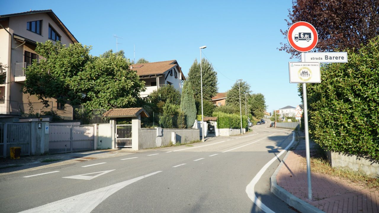 Rubano la pistola e fuggono a Gassino