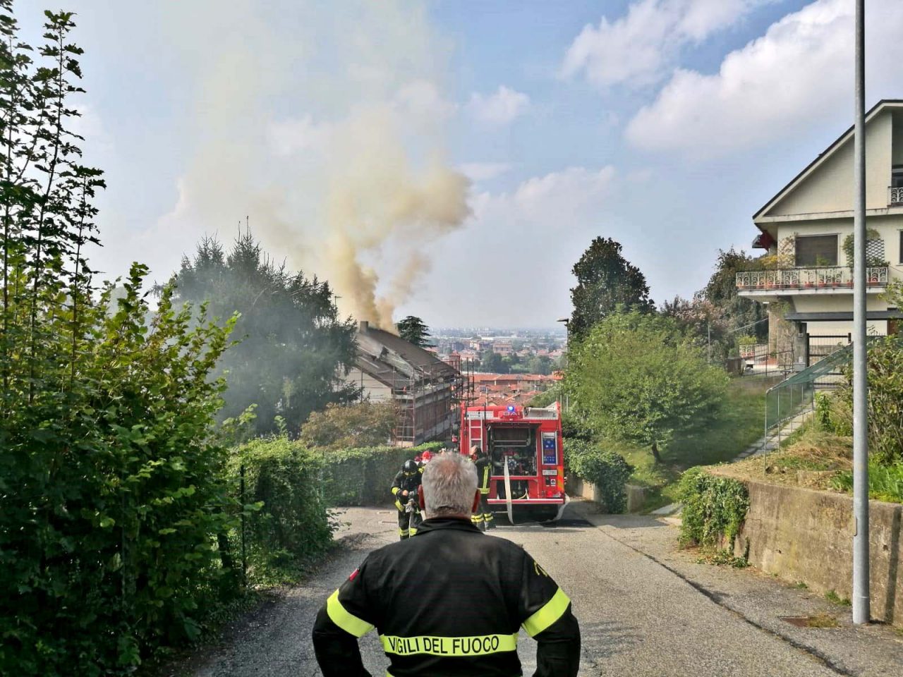 Incendio tetto San Mauro Torinese vigili del fuoco