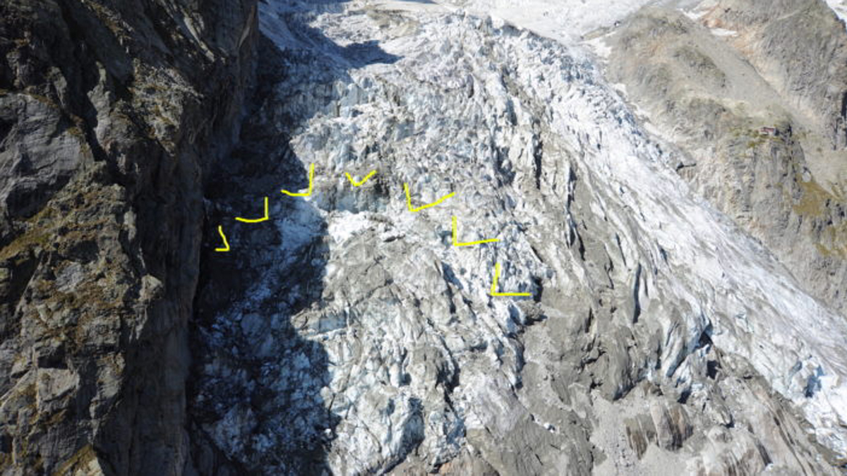 Rischio crolli dal ghiacciaio del Monte Bianco: case evacuate in Valle d’Aosta