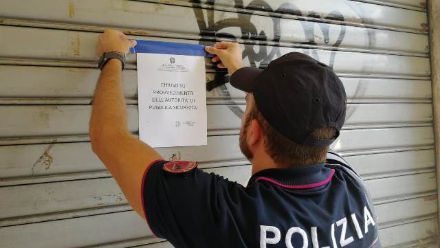 Polizia chiude due locali: troppi clienti con precedenti