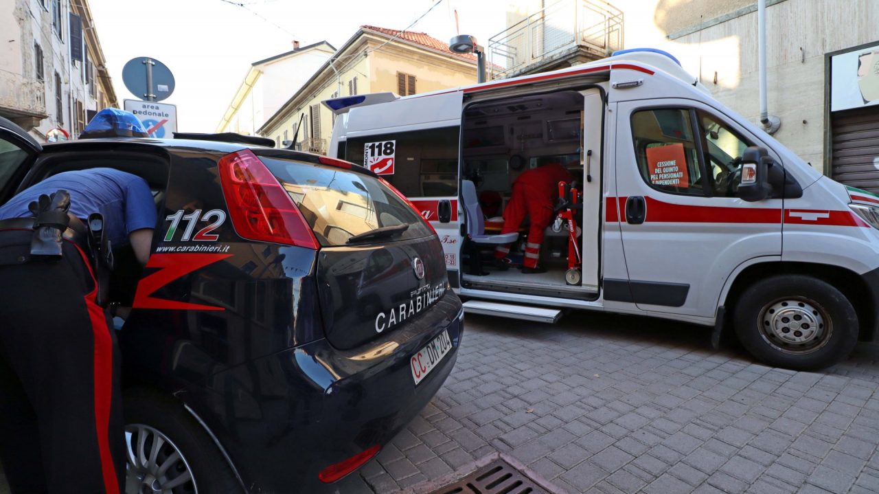 Dramma a Settimo, anziano ferito mortalmente da una sega circolare