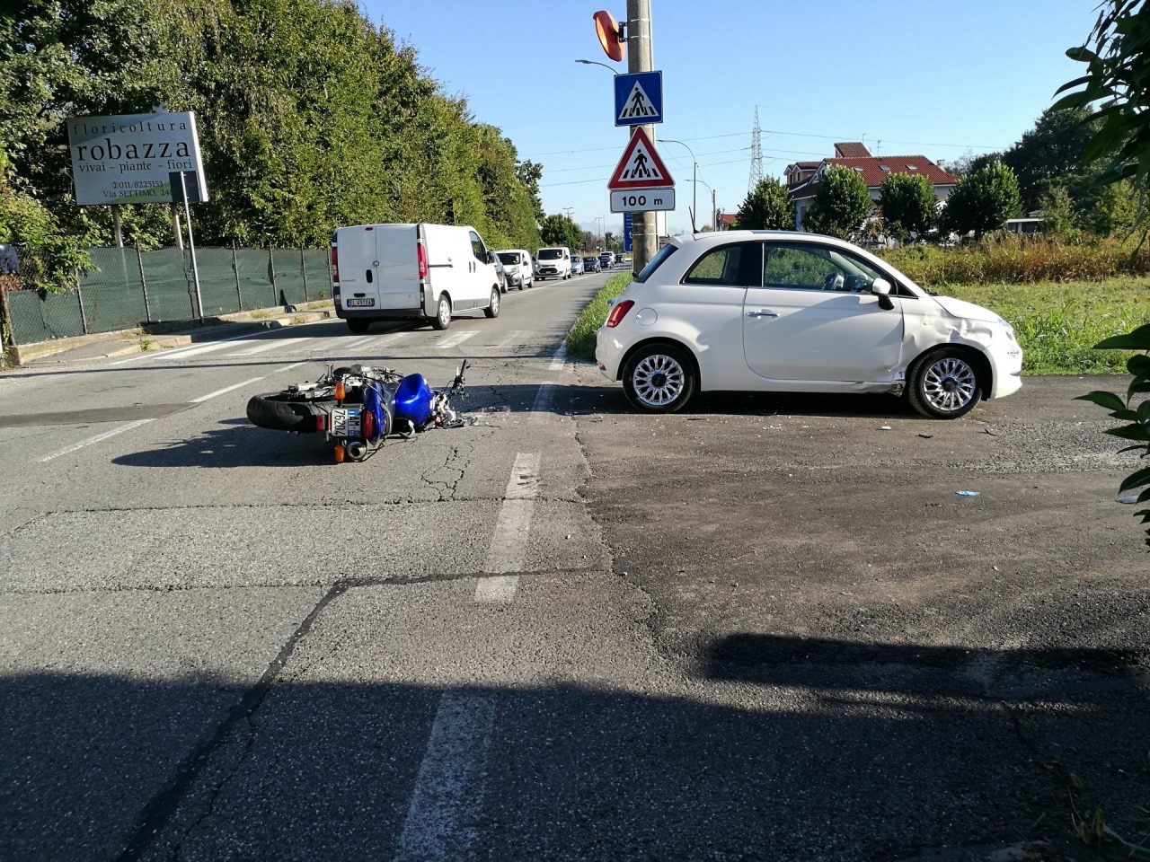Auto contro moto, incidente all’imbocco della città